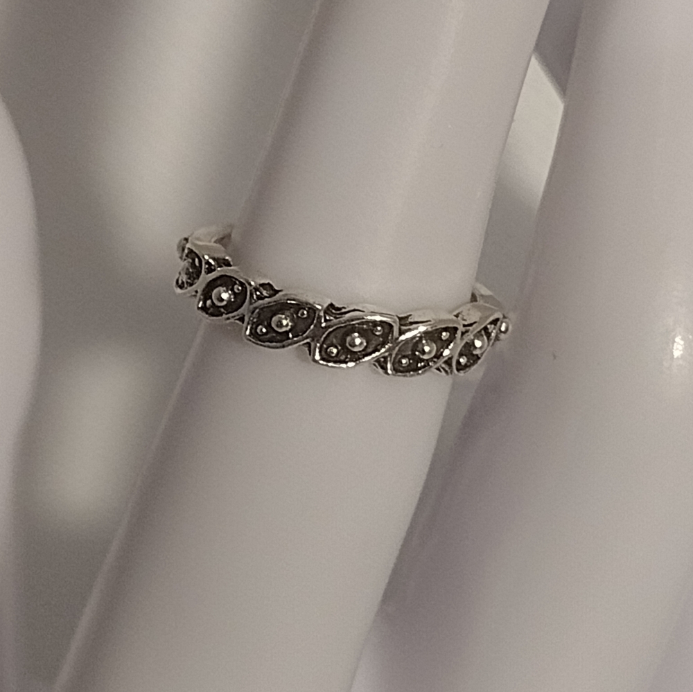 Bohemian Style Ring - Leaflet